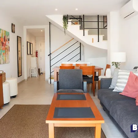 Cozy 2-story Townhouse Family-friendly Holiday home
